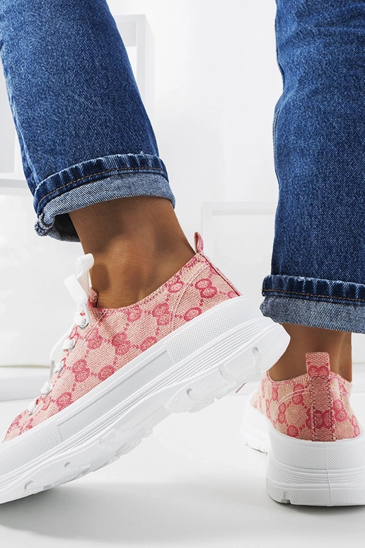 Rozā-smilškrāsas apavi, „Waters"