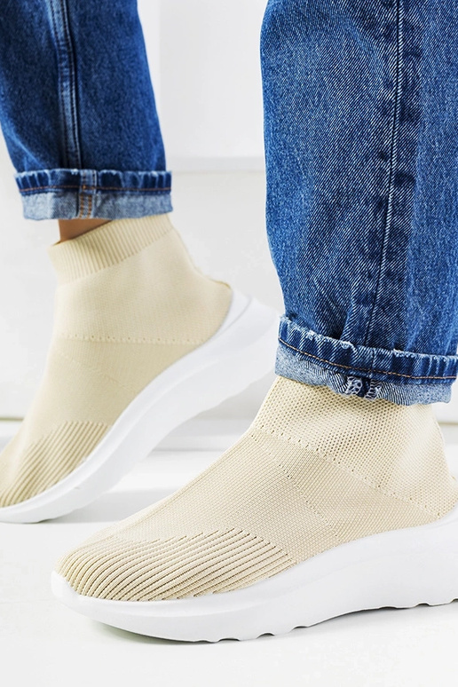 Dženiferas smilškrāsas kedas ar...