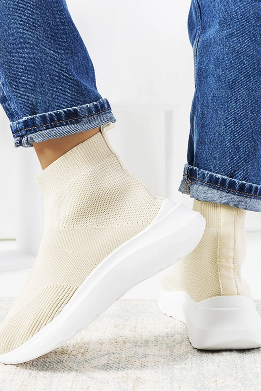 Dženiferas smilškrāsas kedas ar...