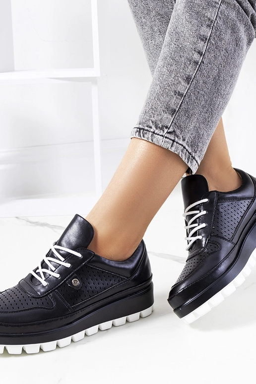 Melni caurumi sporta apavi, „Assels"