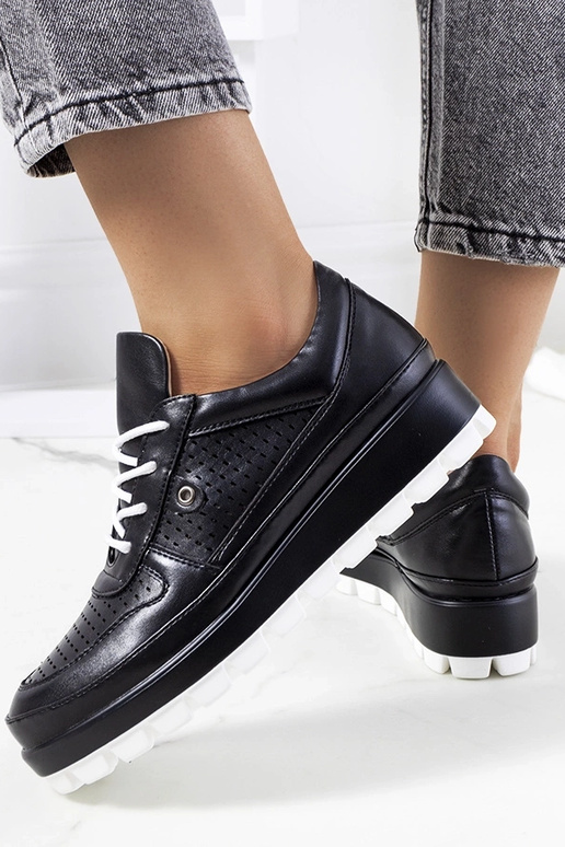 Melni caurumi sporta apavi, „Assels"