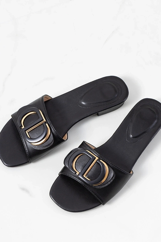 Melni čības uz plakanā papēža,...