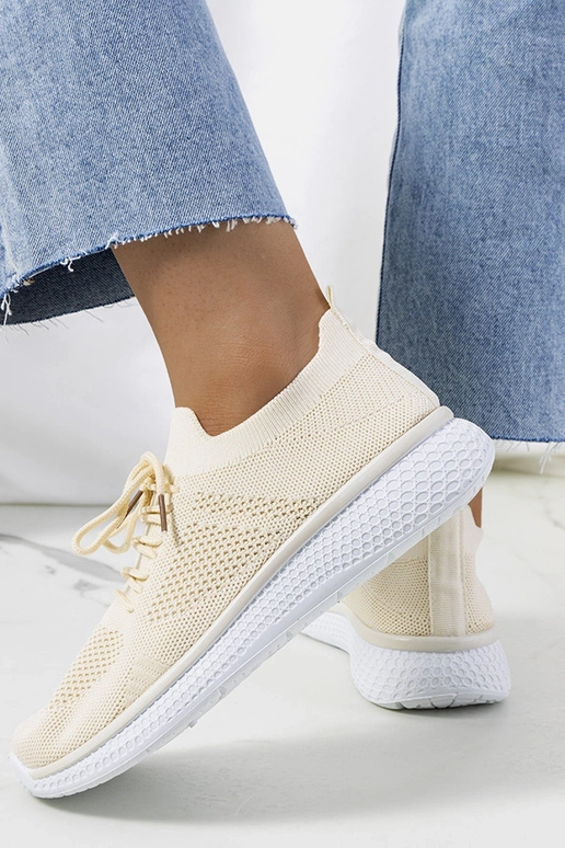 Michael's bēšas sporta kedas