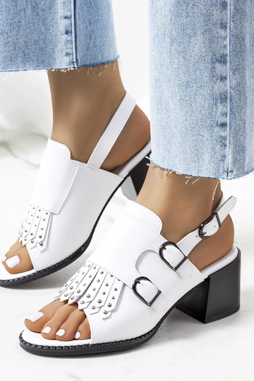 Baltas ādas sandales ar...