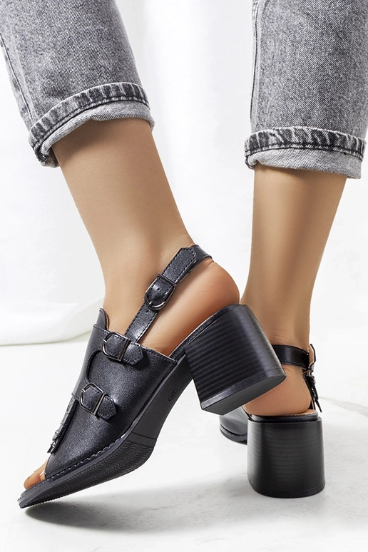 Melnas ādas sandales ar Zand virsu