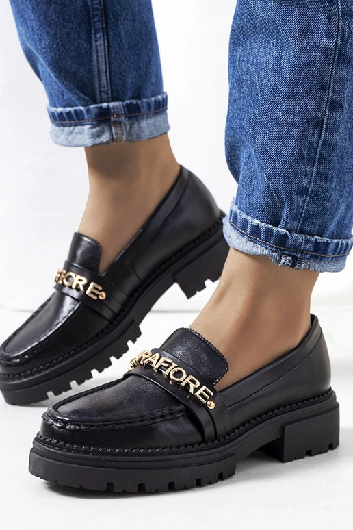 Melni mokasīni uz augstas zole,...