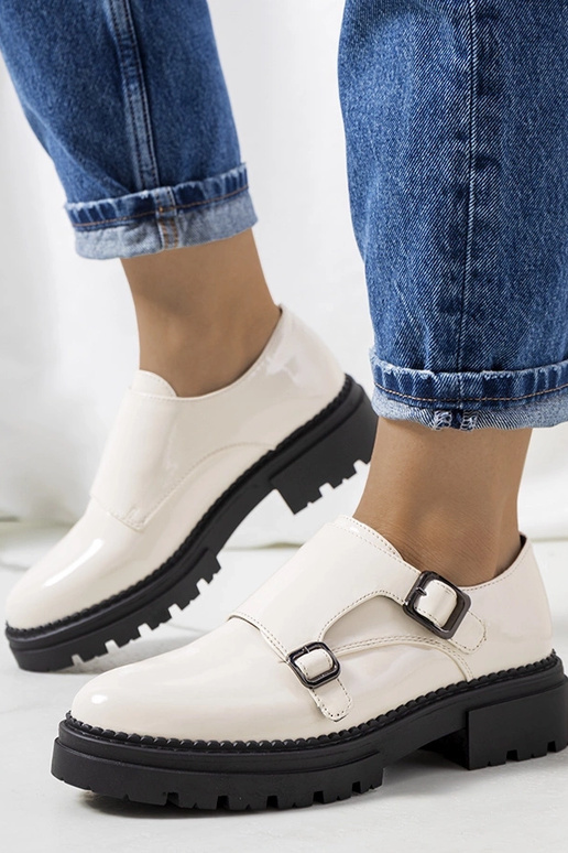 Valks bēšas lakādas kurpes