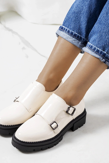 Valks bēšas lakādas kurpes 2