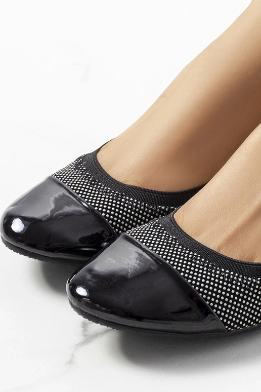 Jonna melni punktveida baleta dzīvokļi