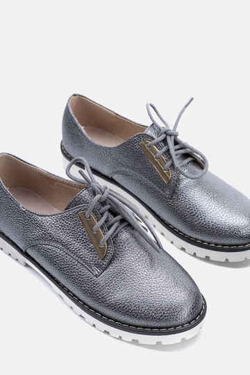 Pelēki spīdīgi bērnu apavi... 2