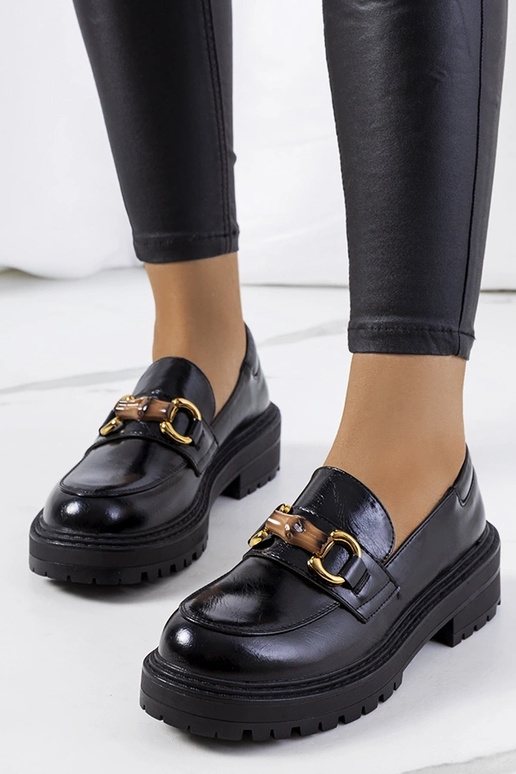 Melni mokasīni, „Kemze"