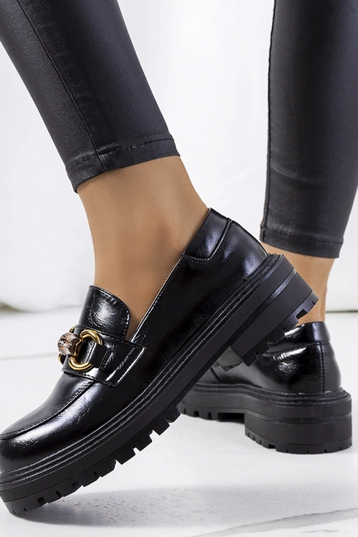 Melni mokasīni, „Kemze"