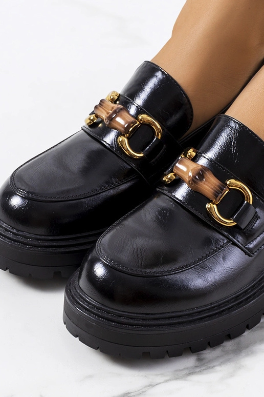 Melni mokasīni, „Kemze"