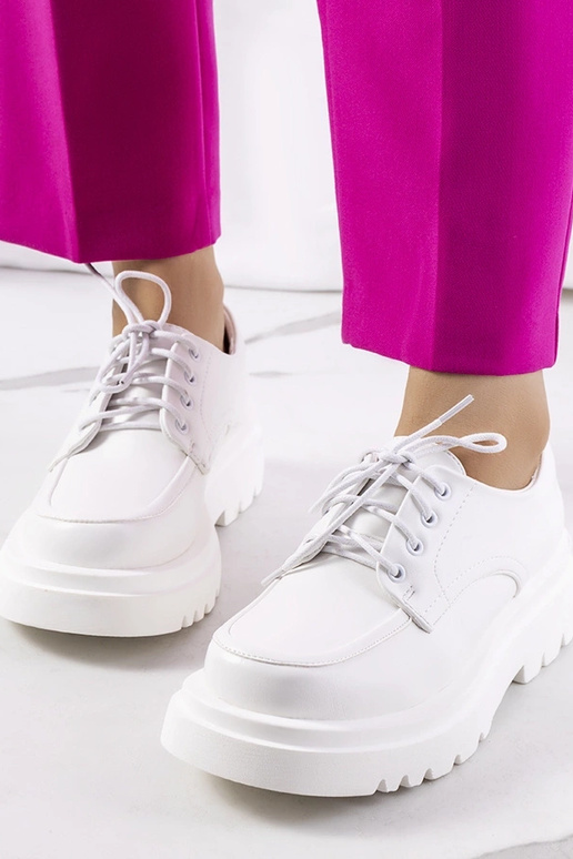 Balti oksfordi, „Nunes"