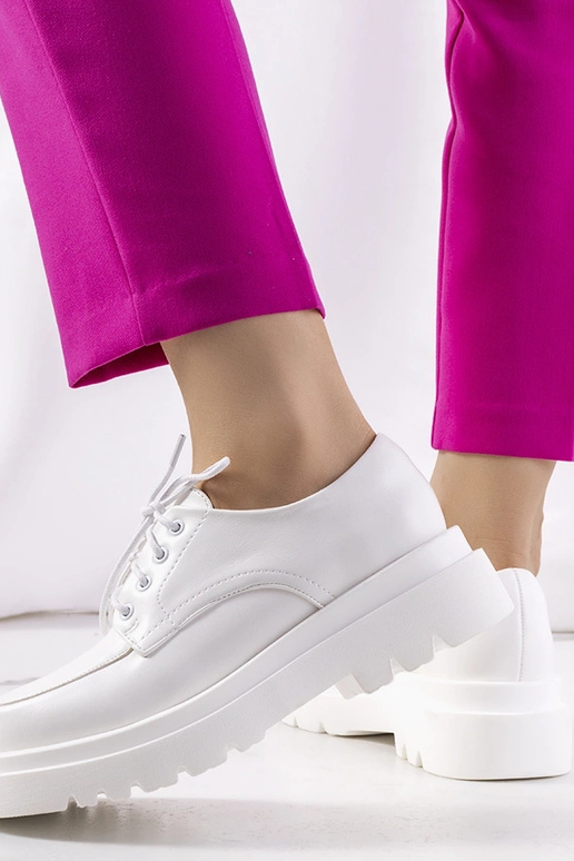 Balti oksfordi, „Nunes"