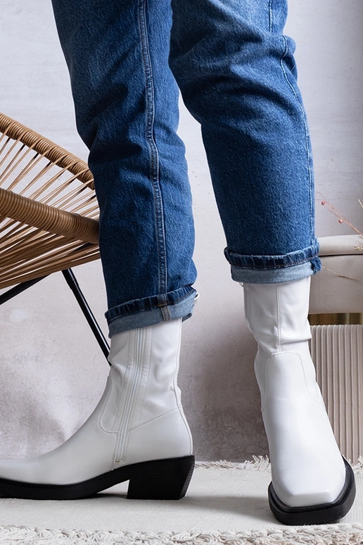 Balti zābaki uz papēža, „Marisa" Balti zābaki uz papēža, „Marisa"