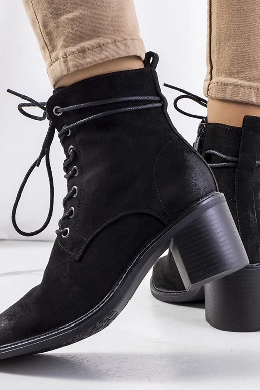 Melni Sanlow zamšādas šņorzābaki