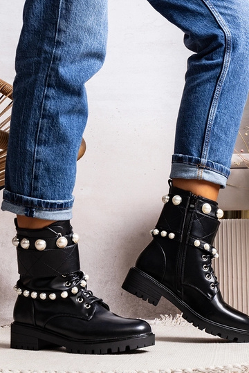 Melni sieviešu šņorzābaki...