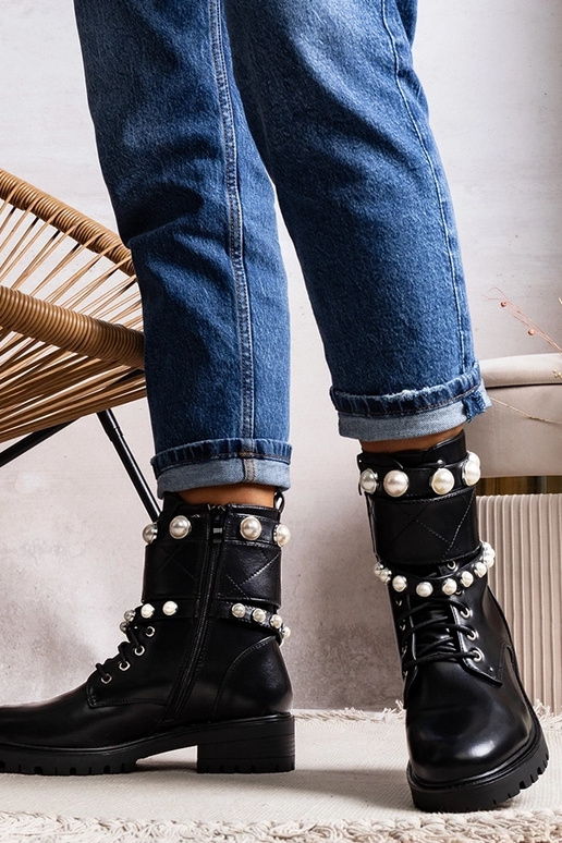 Melni sieviešu šņorzābaki ar pērlēm...