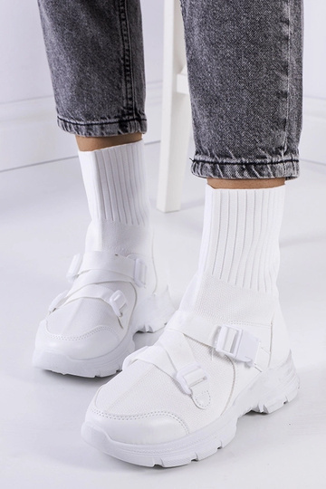 White Saker kedas
