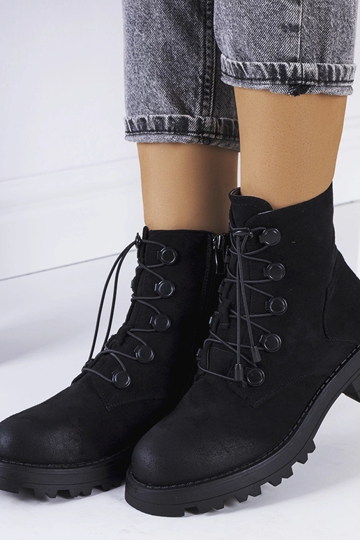 Melni mākslīgās zamšādas apavi...