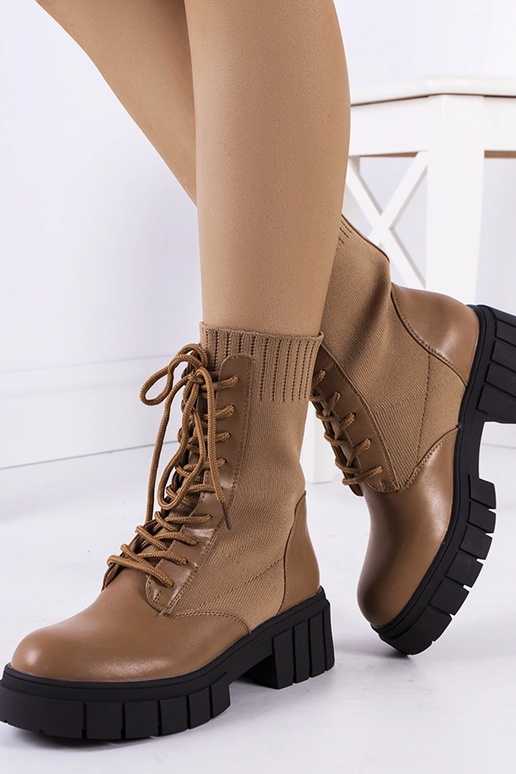 Brūni zābaki ar elastīgu augšdaļu, „Ada"