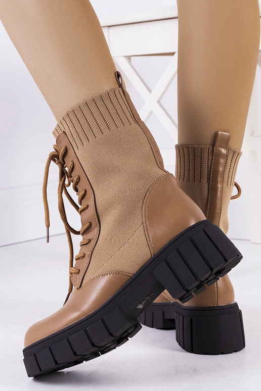 Brūni zābaki ar elastīgu augšdaļu, „Ada"