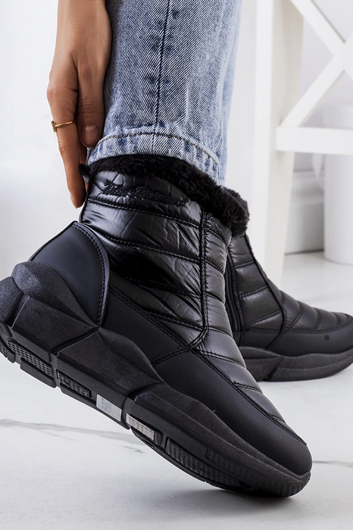 Melni Lago izolēti sniega zābaki