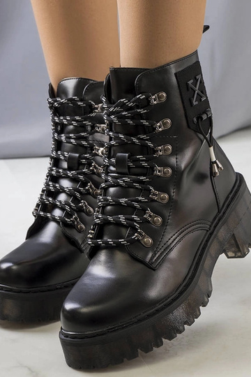 Melni puszābaki ar...