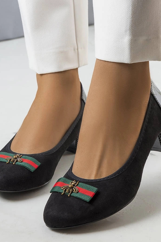 Melni Manelia sūkņi