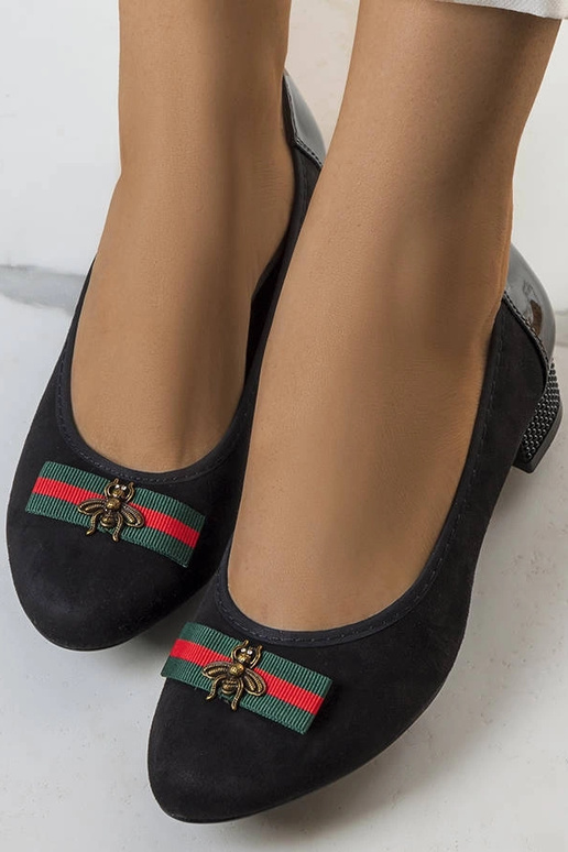 Melni Manelia sūkņi