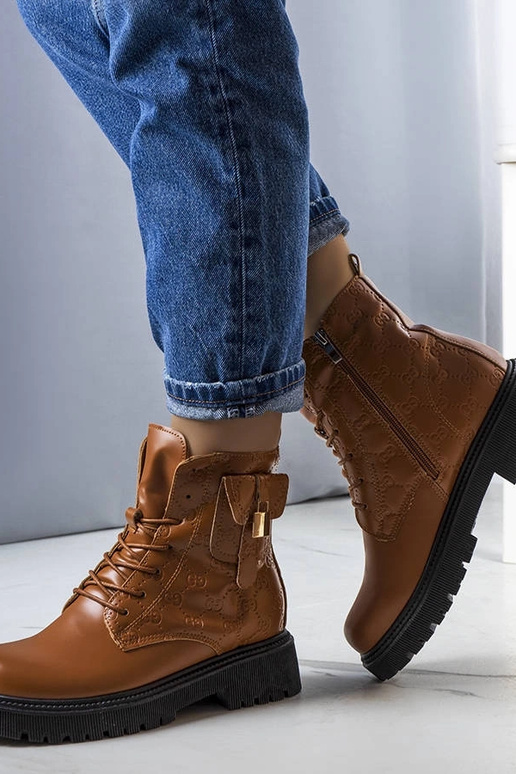 Brūni izolēti Coal trapper zābaki