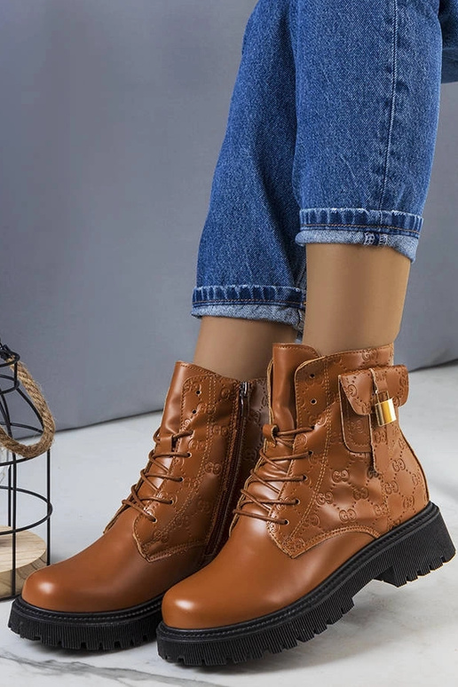 Brūni izolēti Coal trapper zābaki