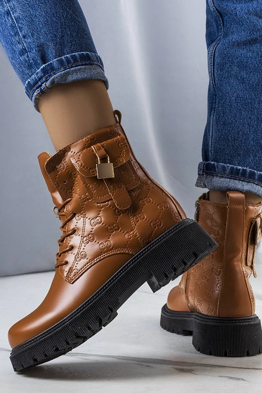 Brūni izolēti Coal trapper zābaki