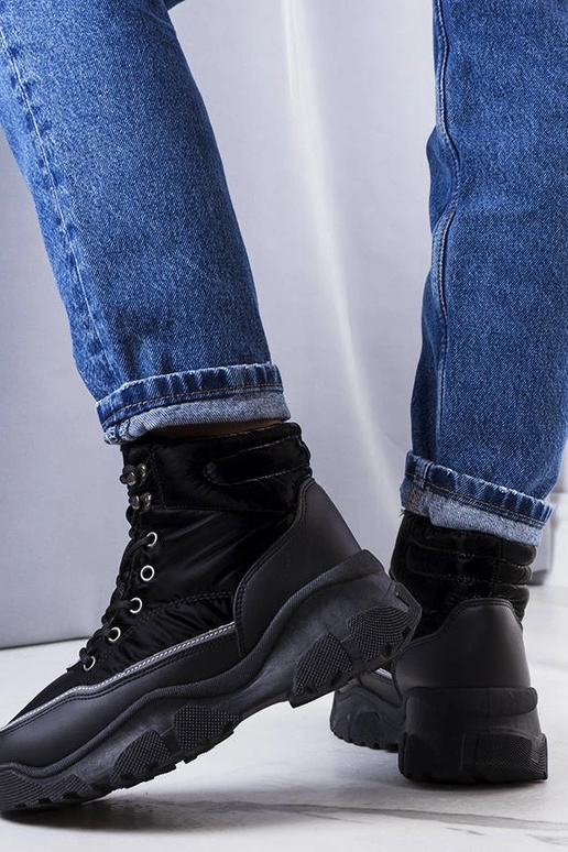 Melni izolēti Rimu zābaki