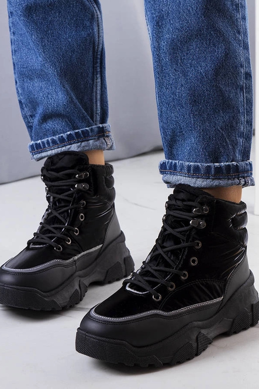 Melni izolēti Rimu zābaki