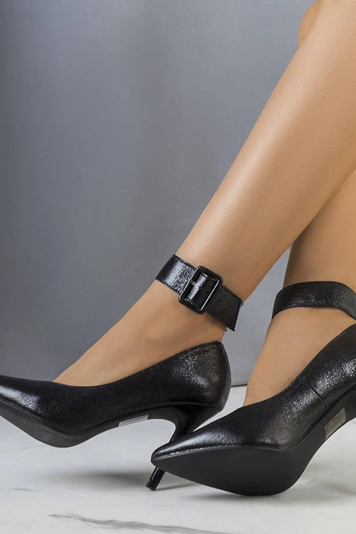 Melni metāliski Janin papēži