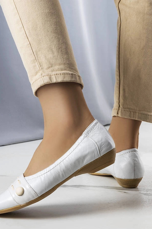 Baltas Lioma baleta dzīvoklis