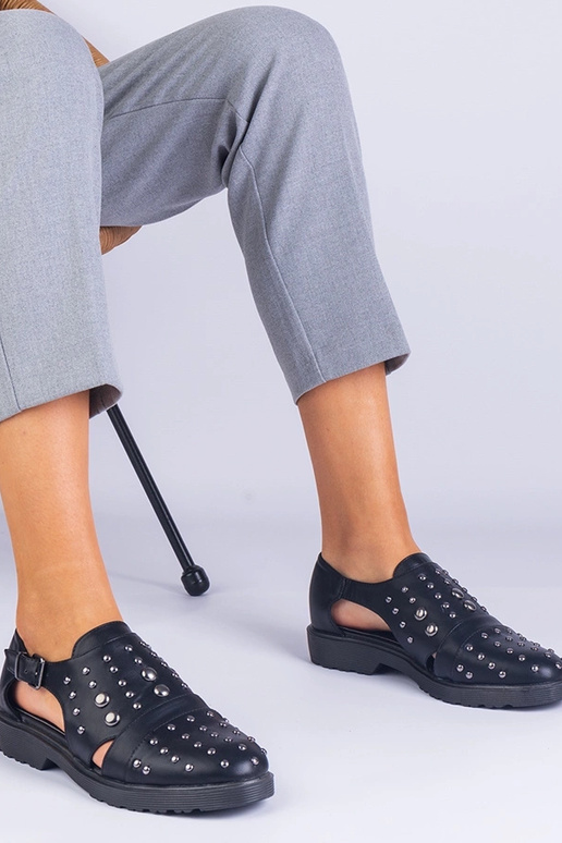 Melnas Eleana izgrieztas kurpes