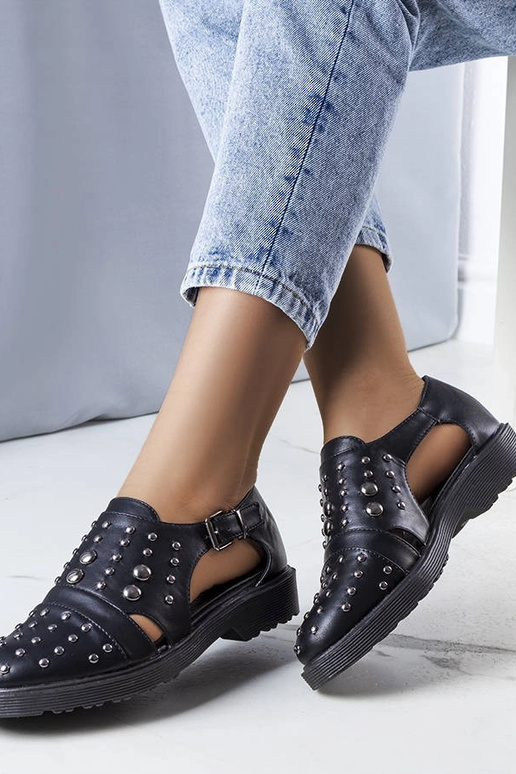 Melnas Eleana izgrieztas kurpes