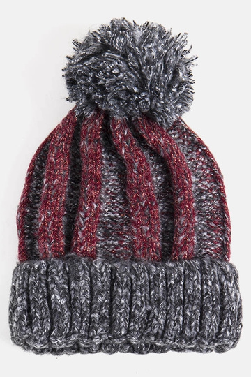 Melna Cormil pompon cepure