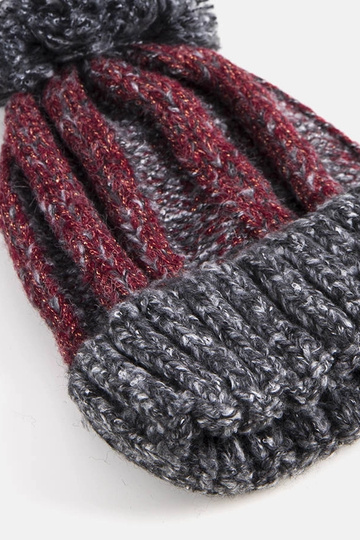 Melna Cormil pompon cepure 2