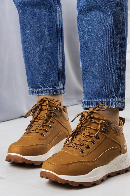 Brūni izolēti Durani sieviešu zābaki