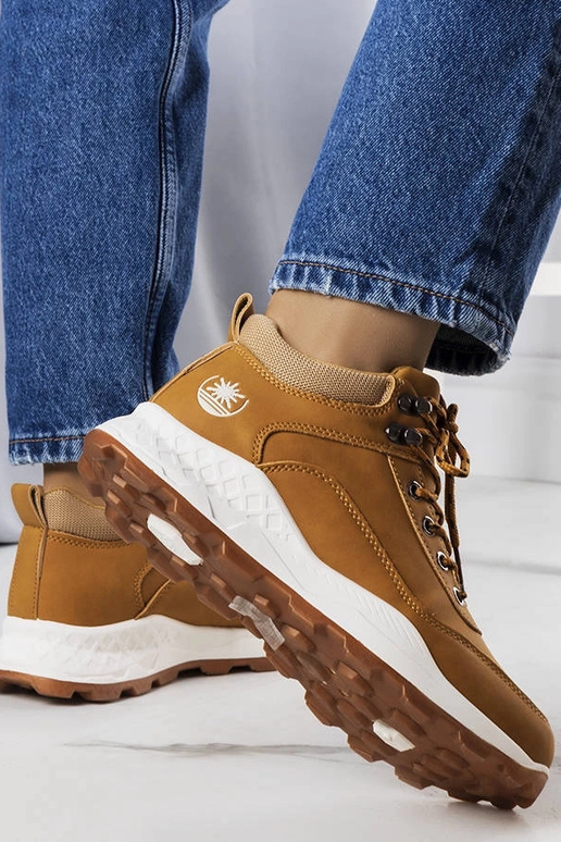 Brūni izolēti Durani sieviešu zābaki