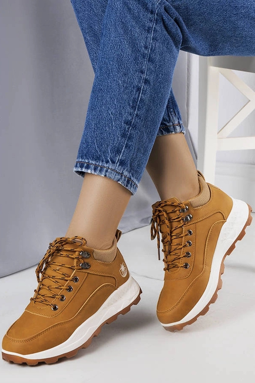 Brūni izolēti Durani sieviešu zābaki