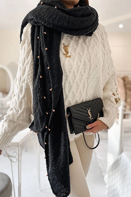 Ivonnas šalle ar melnām fāzēm