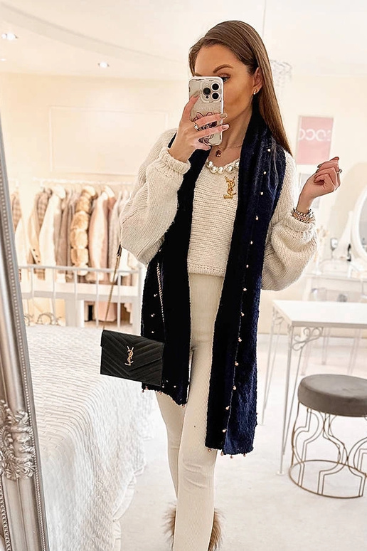 Tumši zila šalle ar zelta pērlītēm...