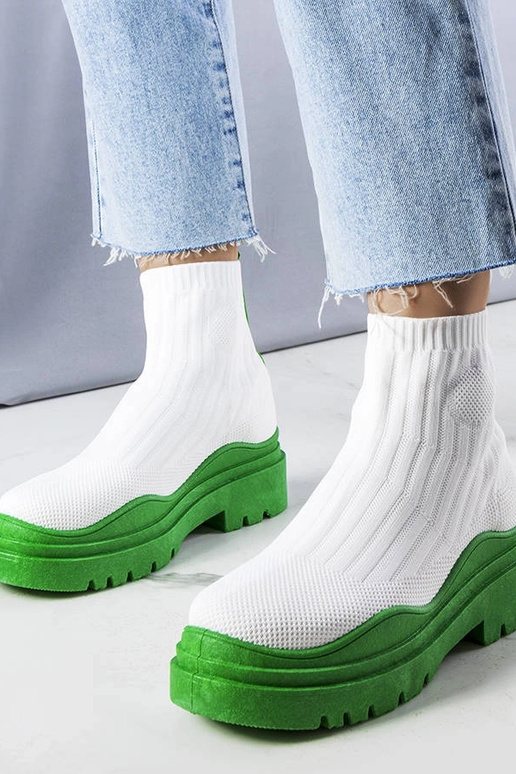 Baltie zābaki ar zaļu platformu, „Cali"