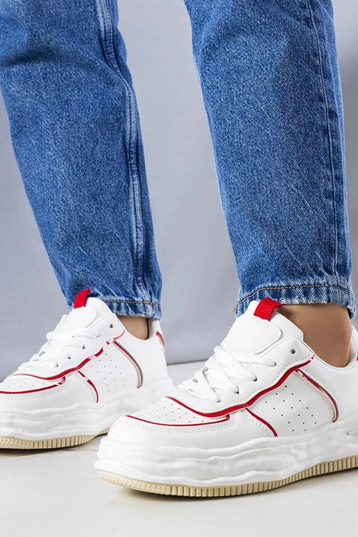 Baltas kedas ar sarkaniem ieliktņiem...