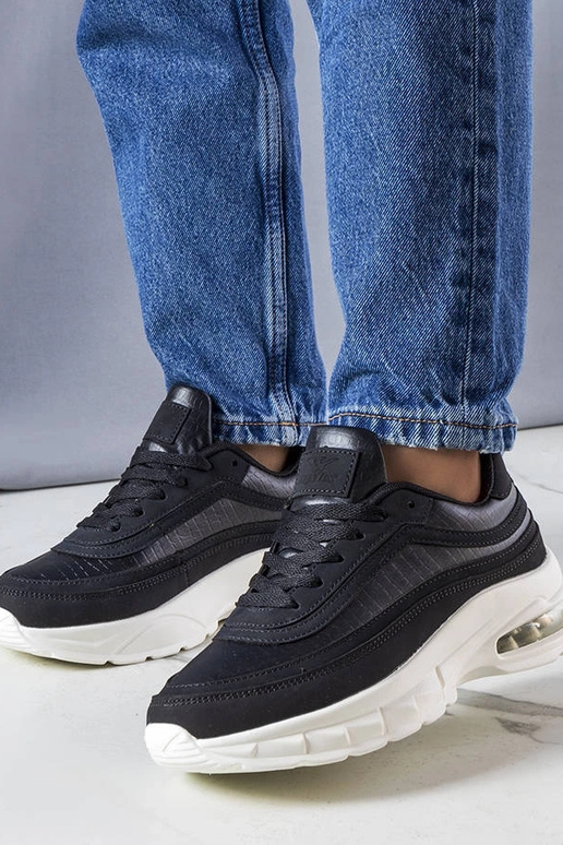 Kortnes melnās kedas